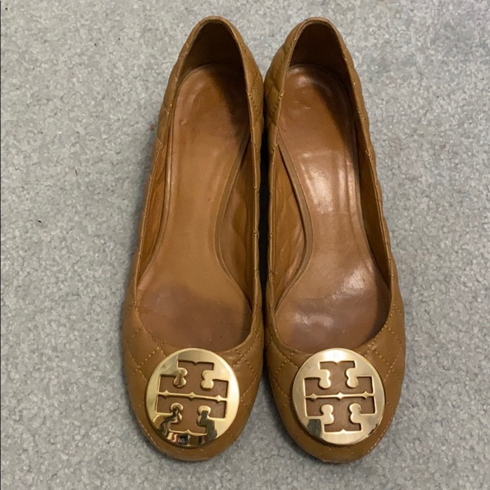 Tory Burch Quilted Logo Medallion Pump